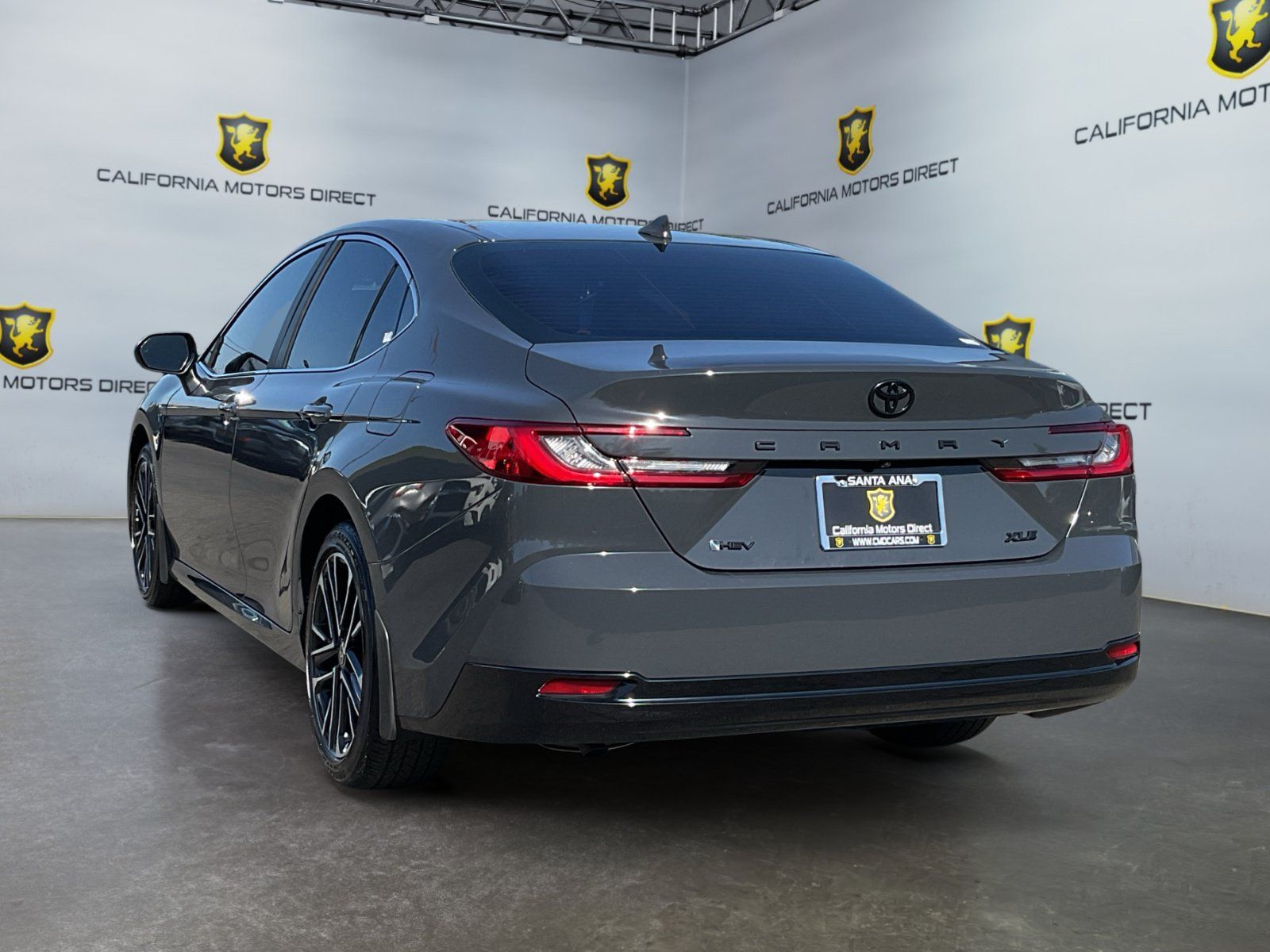 Used 2025 Toyota Camry XLE FWD image 7