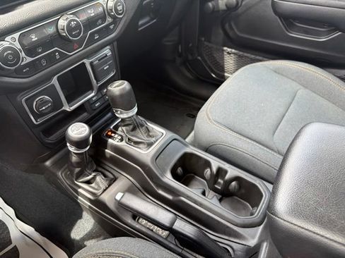 Used 2024 Jeep Gladiator Sport AWD/4WD image 31