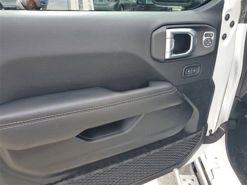 Used 2022 Jeep Gladiator Overland w/ Popular Equipment Package image 18