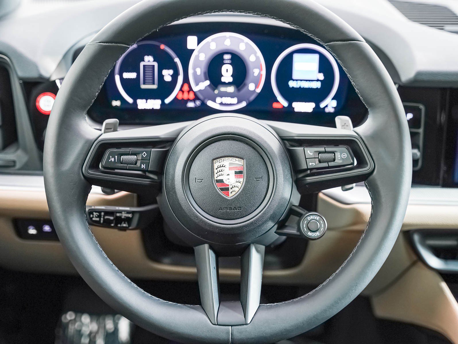 Certified 2024 Porsche Cayenne AWD/4WD image 17