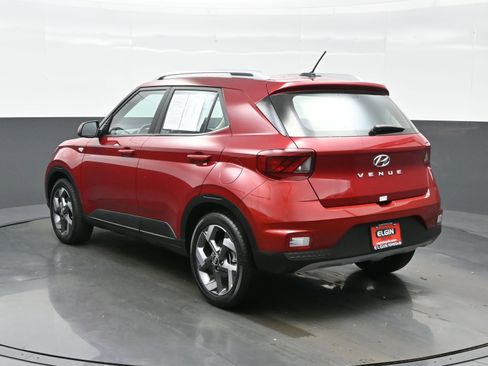 Used 2025 Hyundai Venue Limited image 4