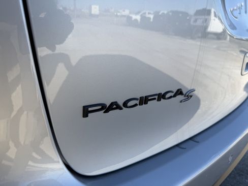 New 2026 Chrysler Pacifica Limited w/ S Appearance Package image 9