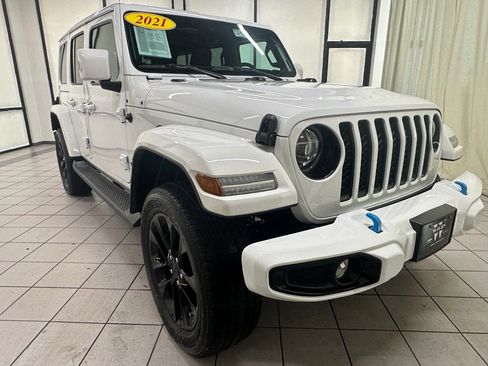 Used 2021 Jeep Wrangler Unlimited Sahara image 2