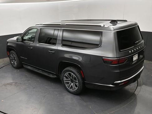 Used 2024 Jeep Wagoneer L Series II RWD image 22