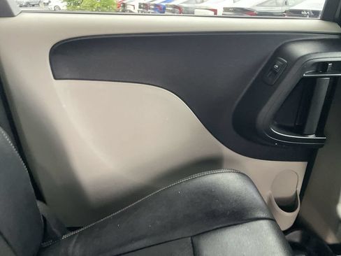 Used 2020 Dodge Grand Caravan SXT FWD image 22