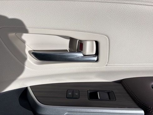 Used 2021 Toyota Sienna Platinum image 16