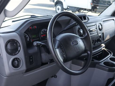 Used 2017 Ford E-450 and Econoline 450 Super Duty w/ Power Windows & Locks Group image 18
