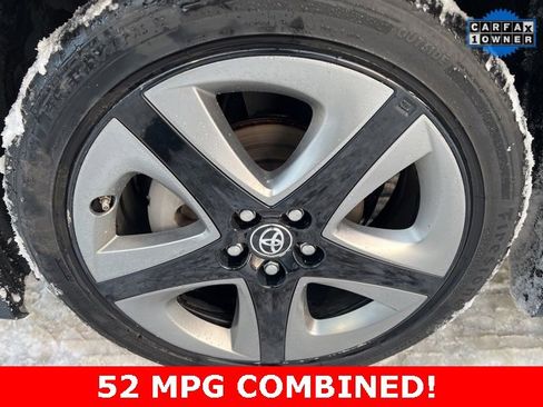 Used 2021 Toyota Prius XLE image 9