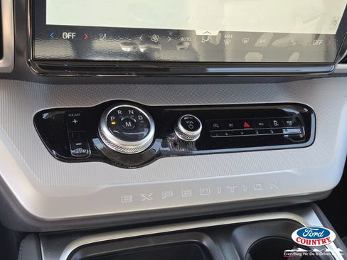 New 2026 Ford Expedition Active image 15