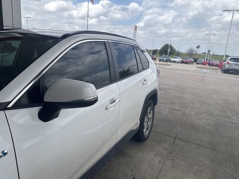 Used 2021 Toyota RAV4 XLE w/ Convenience Package AWD/4WD image 5