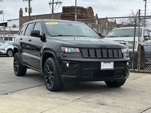 Used 2018 Jeep Grand Cherokee Altitude image 3