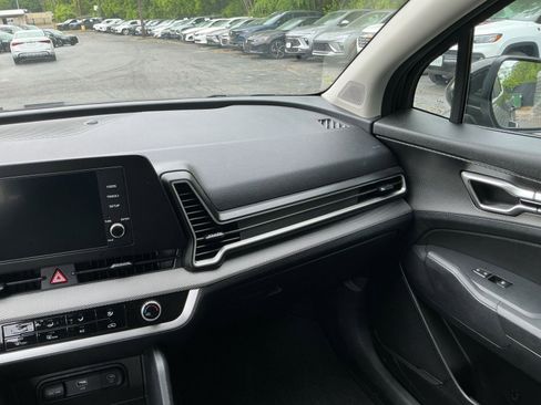 Used 2025 Kia Sportage LX FWD image 30