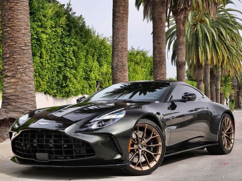 Used 2025 Aston Martin V8 Vantage Coupe RWD image 14