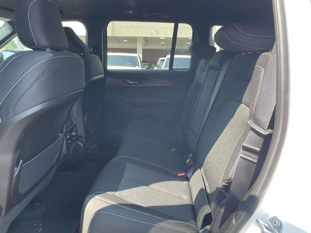 New 2027 Jeep Grand Cherokee Laredo AWD/4WD image 21