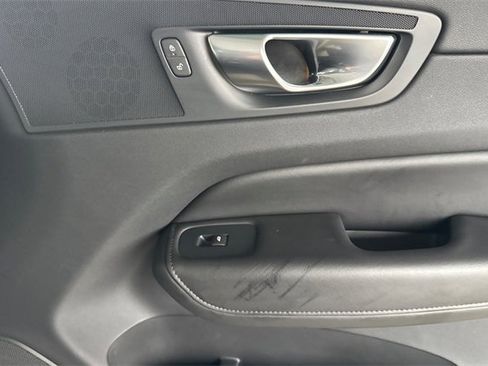 Used 2025 Volvo XC60 B5 Plus image 20