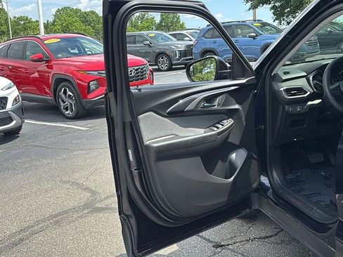 Used 2021 Chevrolet TrailBlazer LT w/ Convenience Package FWD image 11