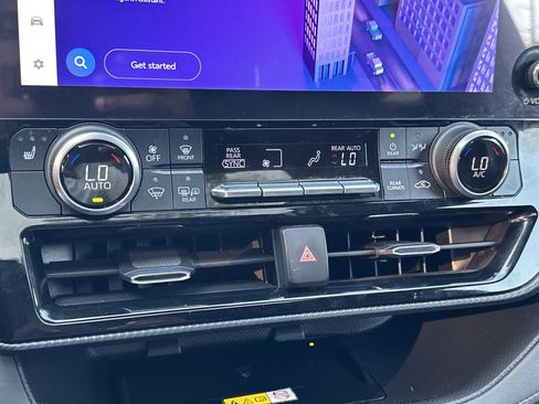 Used 2023 Toyota Highlander XSE image 8