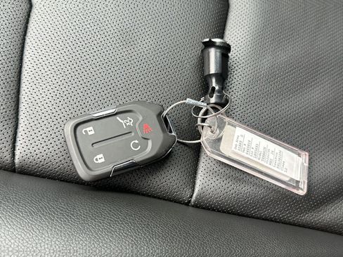 Used 2024 GMC Terrain SLT image 23