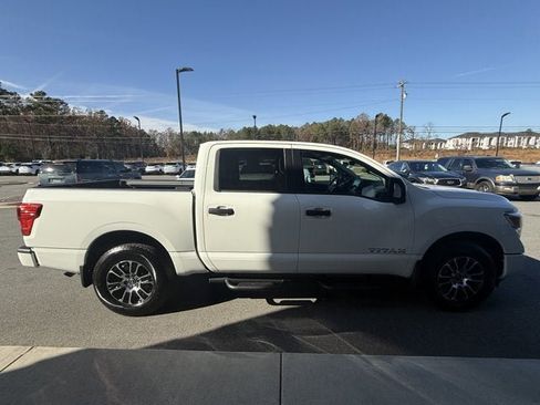 Used 2024 Nissan Titan SV w/ SV Convenience Package image 7
