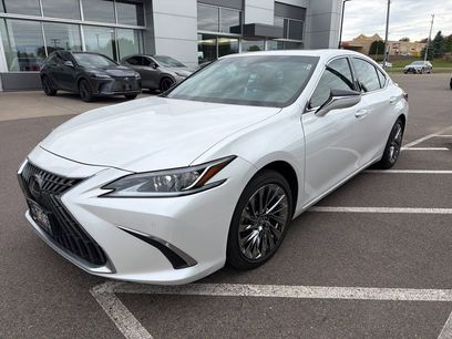 Used 2024 Lexus ES 300h w/ Luxury Package