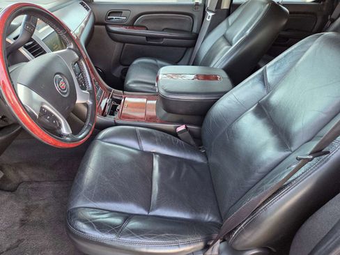 Used 2007 Cadillac Escalade AWD w/ Information Package image 8