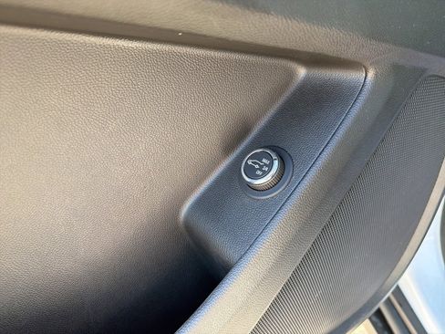 Used 2023 Chevrolet Traverse LT image 14