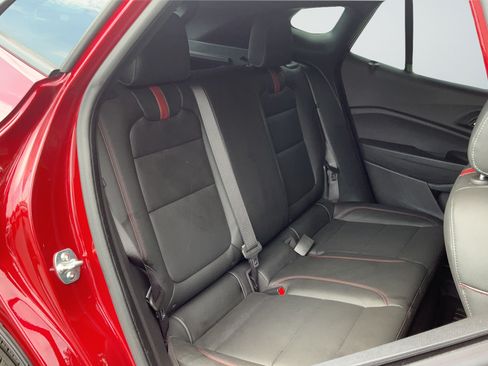 Used 2025 Chevrolet Trax RS w/ Sunroof Package FWD image 21