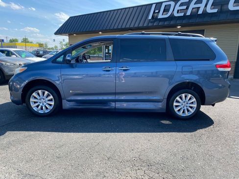 Used 2013 Toyota Sienna Limited w/ Premium Pkg FWD image 9
