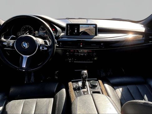 Used 2018 BMW X5 xDrive50i w/ M Sport Package image 8