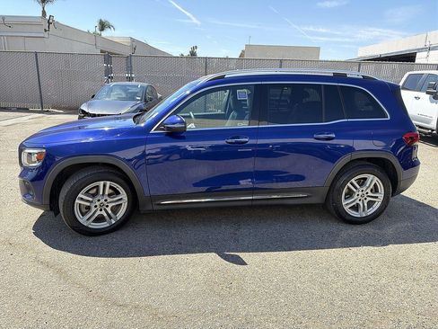 Used 2021 Mercedes-Benz GLB 250 4MATIC w/ Premium Package image 8