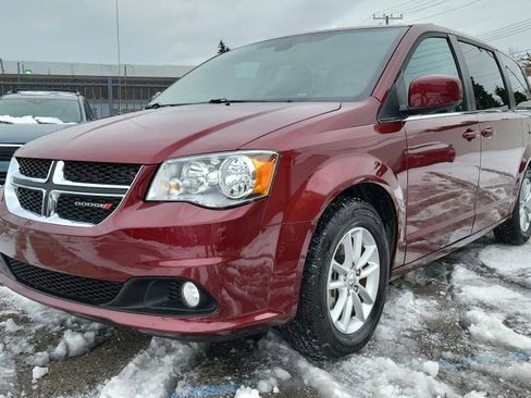 Used 2019 Dodge Grand Caravan SXT w/ Rear Park Assist Package image 4