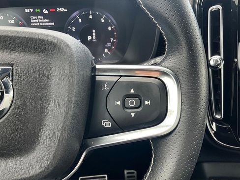 Used 2021 Volvo XC40 T5 R-Design w/ Climate Package image 19