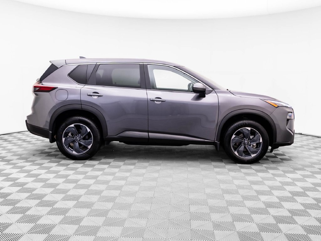 Used 2024 Nissan Rogue SV AWD/4WD image 7