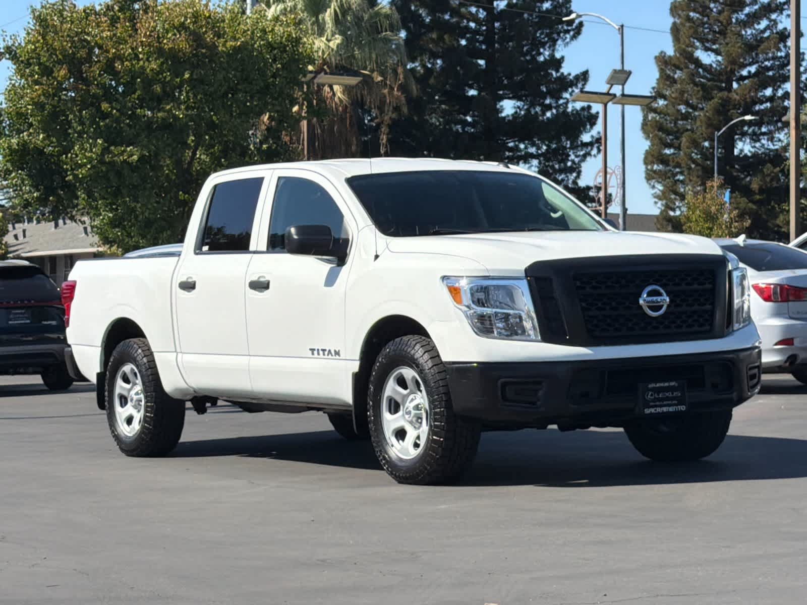 Used 2019 Nissan Titan S AWD/4WD image 5