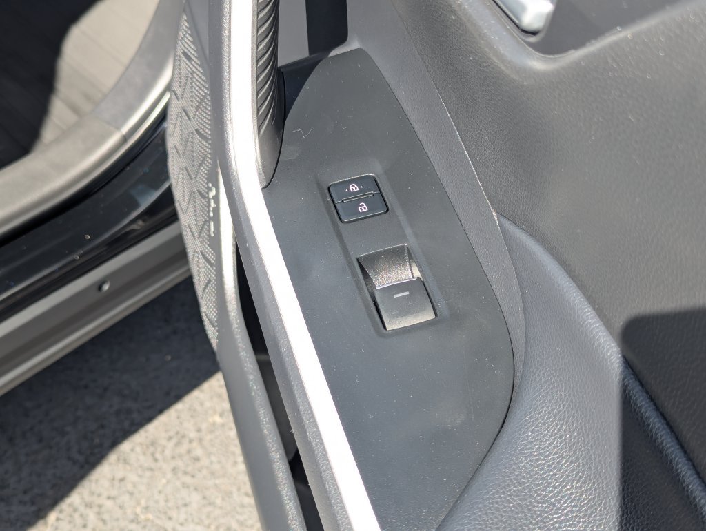 Used 2025 Toyota RAV4 XLE AWD/4WD image 33