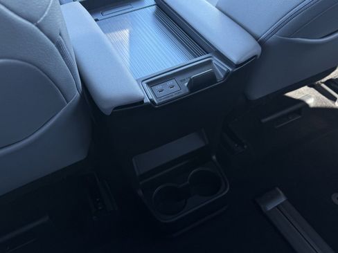 Used 2025 Toyota Sienna XLE w/ XLE Plus Package image 24