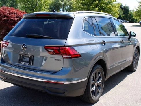 Used 2023 Volkswagen Tiguan SE w/ Panoramic Sunroof Package AWD/4WD image 3