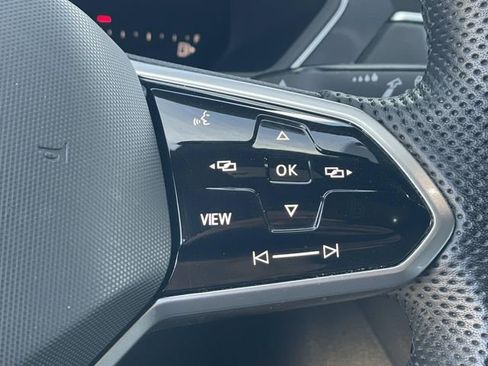 Used 2022 Volkswagen Tiguan SE R-Line image 9