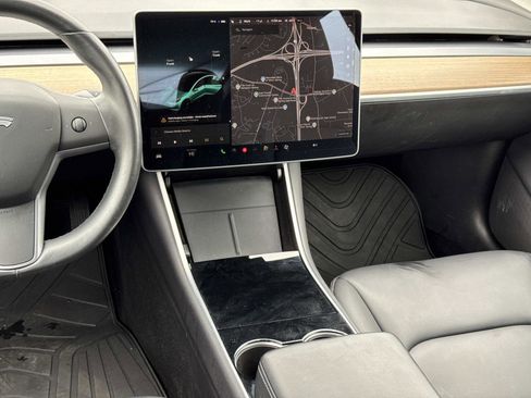 Used 2019 Tesla Model 3 Standard Range Plus image 3