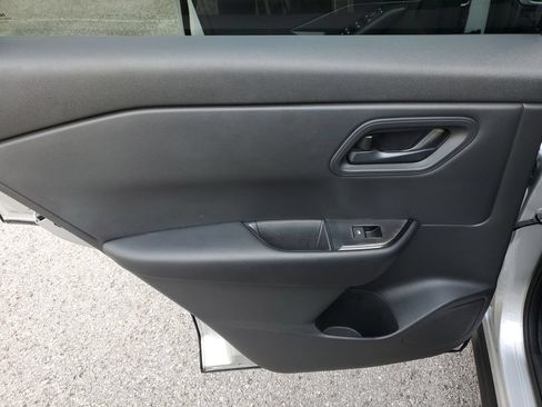 Certified 2025 Nissan Rogue S AWD/4WD image 8