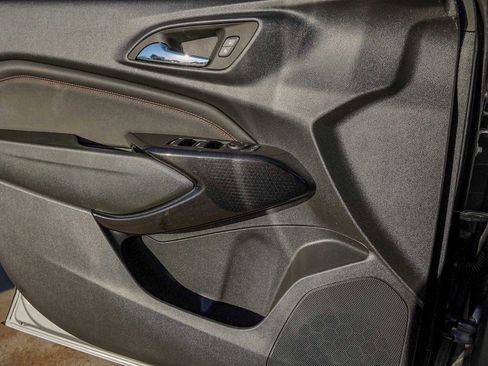 Used 2024 Chevrolet Trax RS w/ Sunroof Package image 22