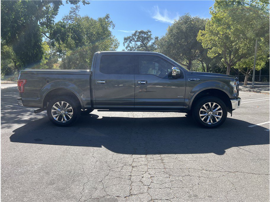 Used 2017 Ford F150 Lariat w/ Equipment Group 502A Luxury AWD/4WD image 4