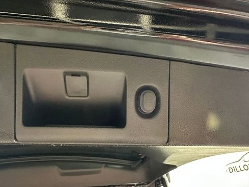 Used 2019 Chevrolet Suburban LT image 8