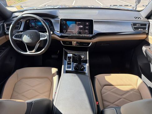 Used 2025 Volkswagen Atlas Cross Sport SE image 9