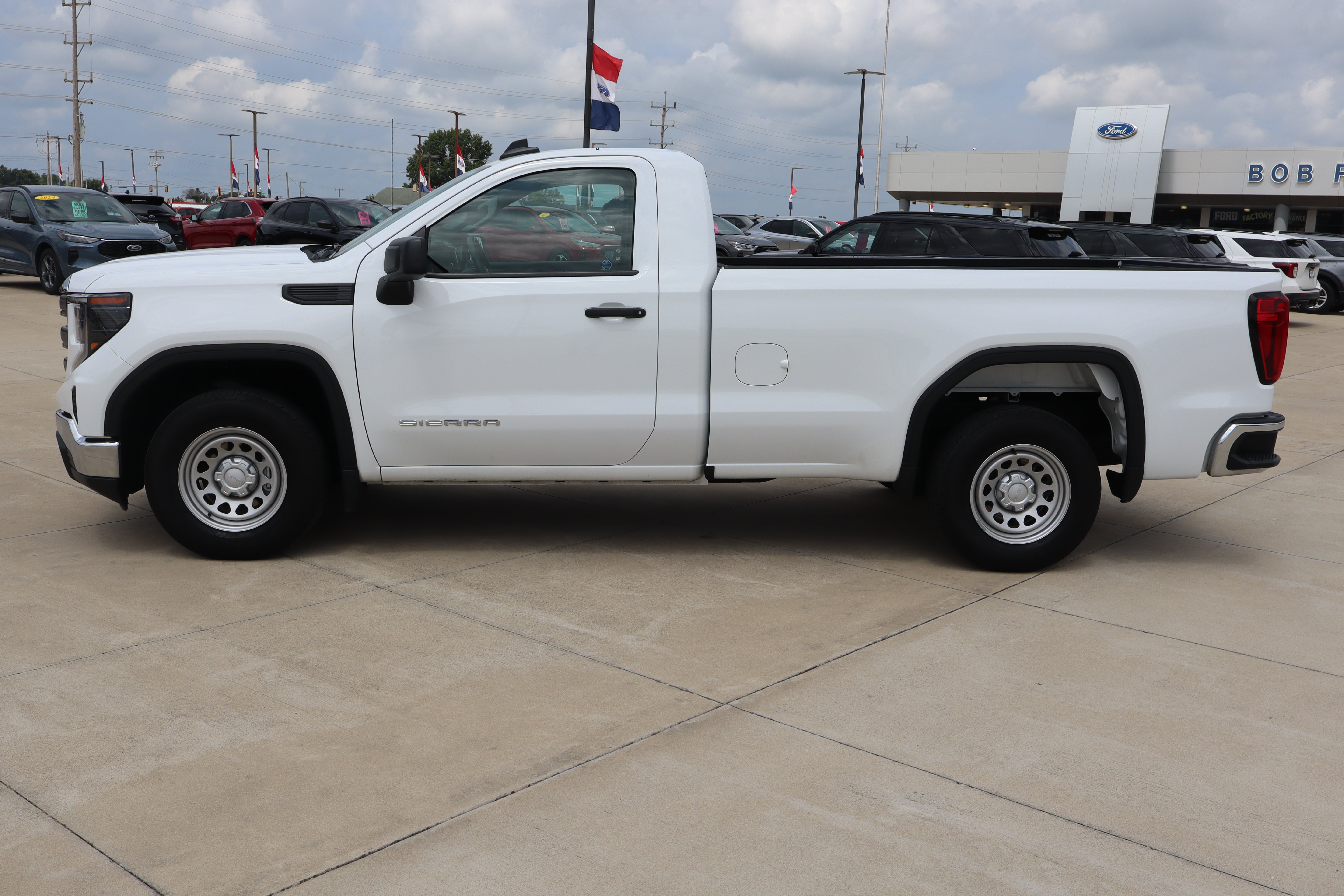Used 2024 GMC Sierra 1500 Pro w/ Convenience Package RWD image 9