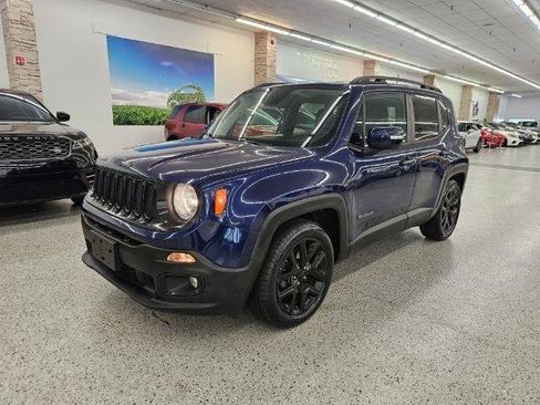 Used 2018 Jeep Renegade Altitude FWD image 2