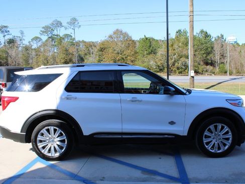 Used 2021 Ford Explorer King Ranch w/ Premium Technology Package image 5