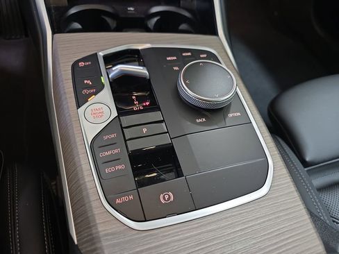 Used 2025 BMW 330i Sedan w/ Convenience Package image 24