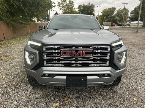 Used 2024 GMC Canyon Denali image 9