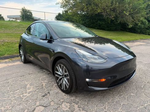 Used 2024 Tesla Model Y Long Range AWD/4WD image 2